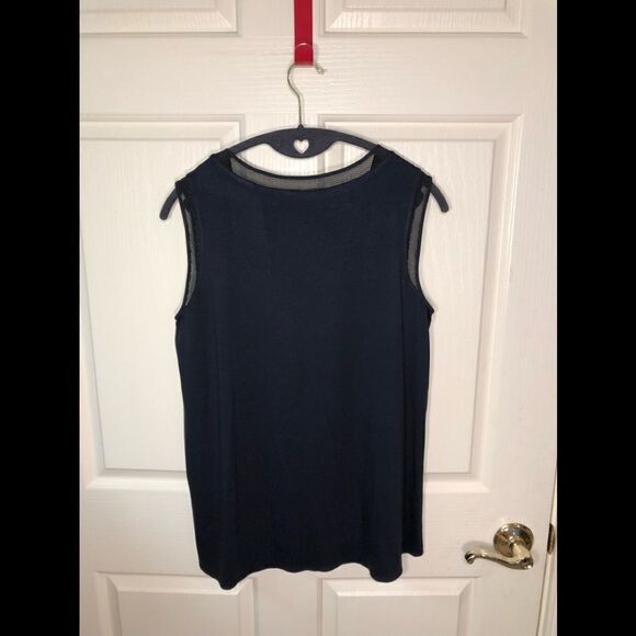 T Tahari blouse - Picture 2 of 5